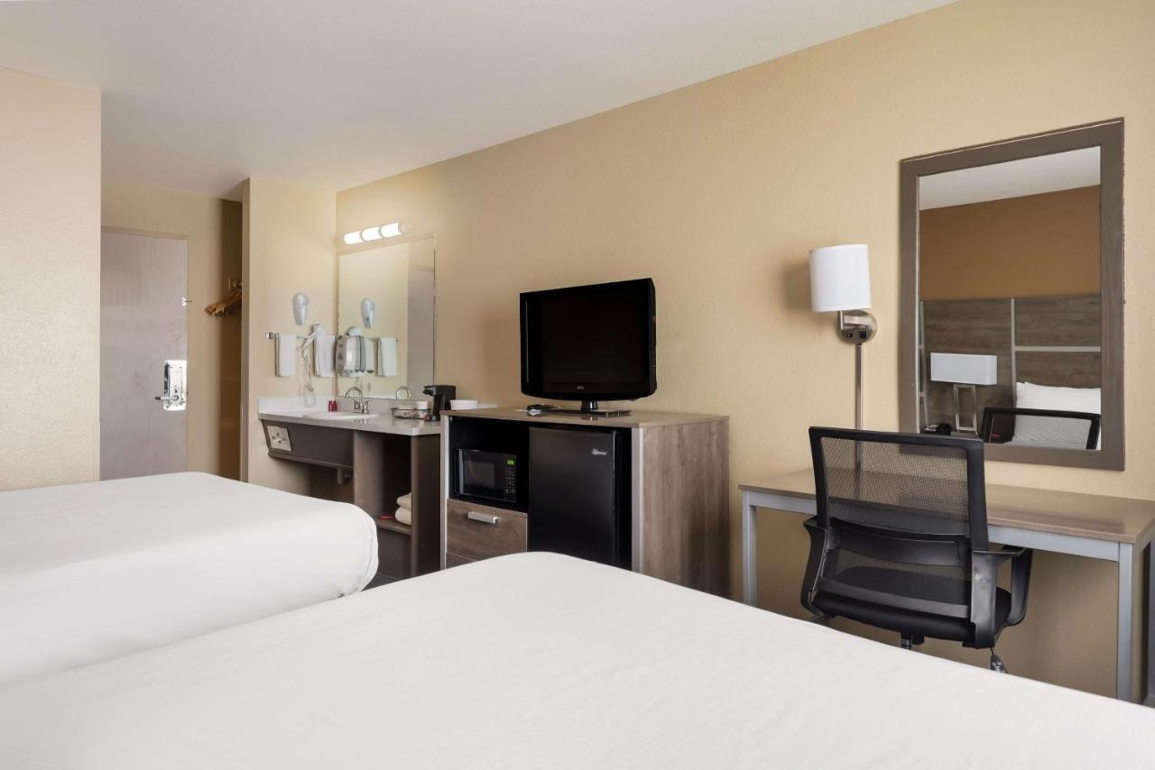 Surestay Hotel By Best Western Wells Bagian luar foto