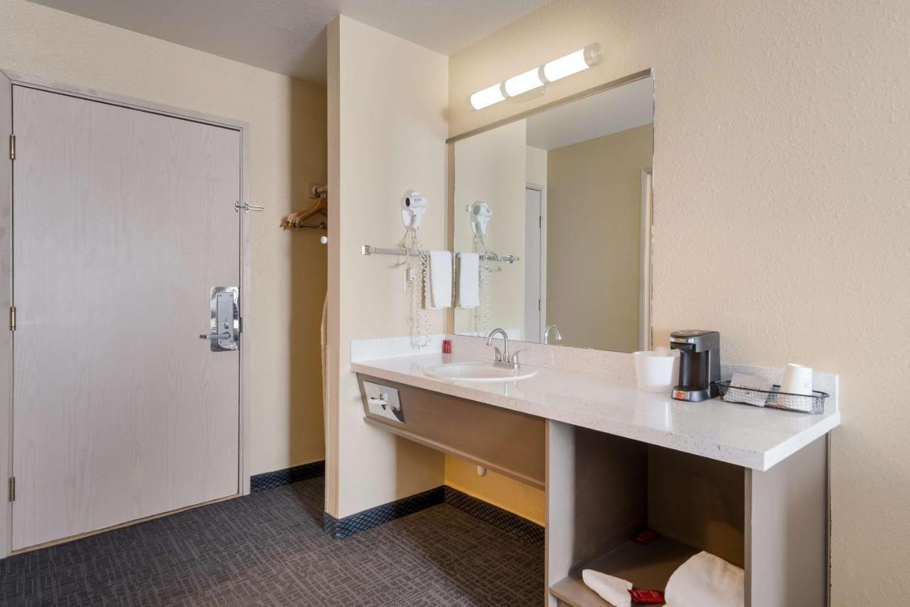 Surestay Hotel By Best Western Wells Bagian luar foto