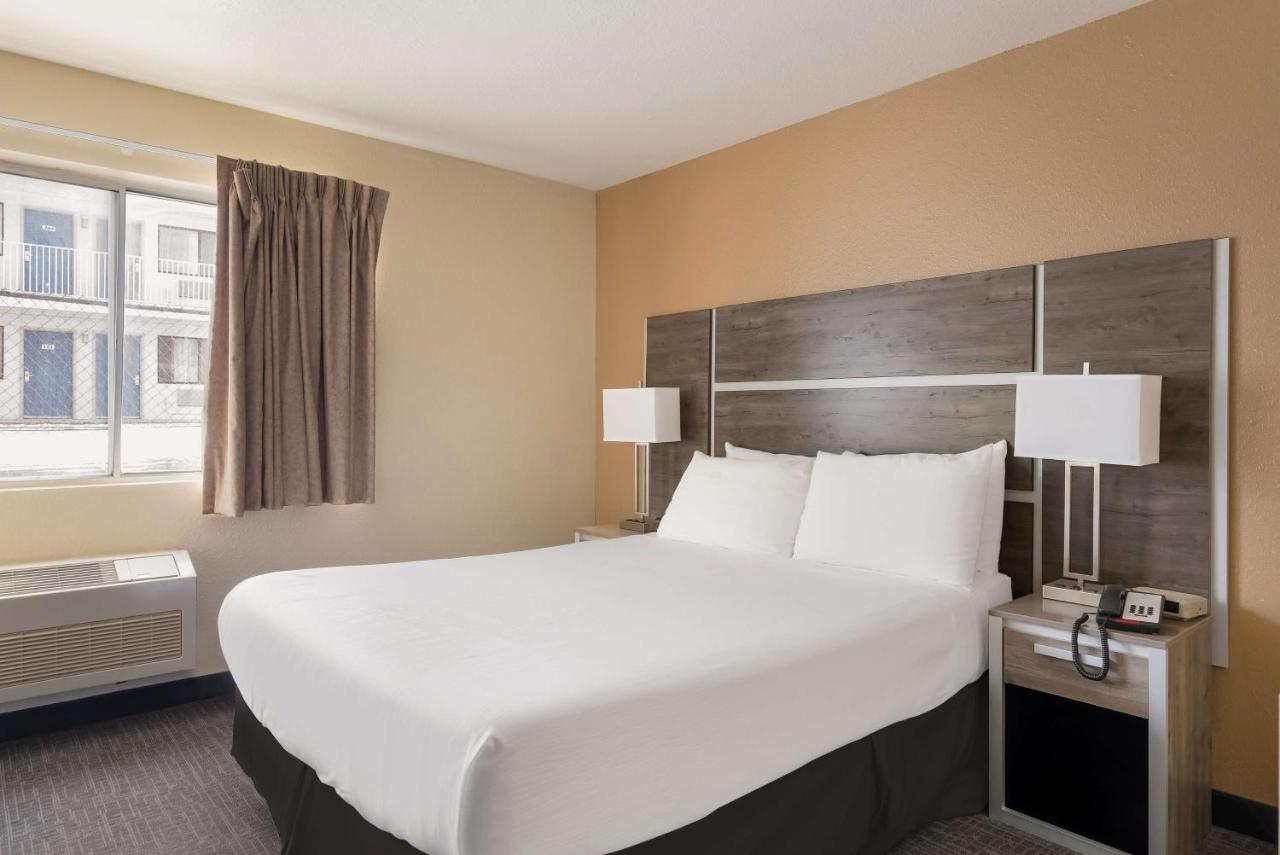 Surestay Hotel By Best Western Wells Bagian luar foto