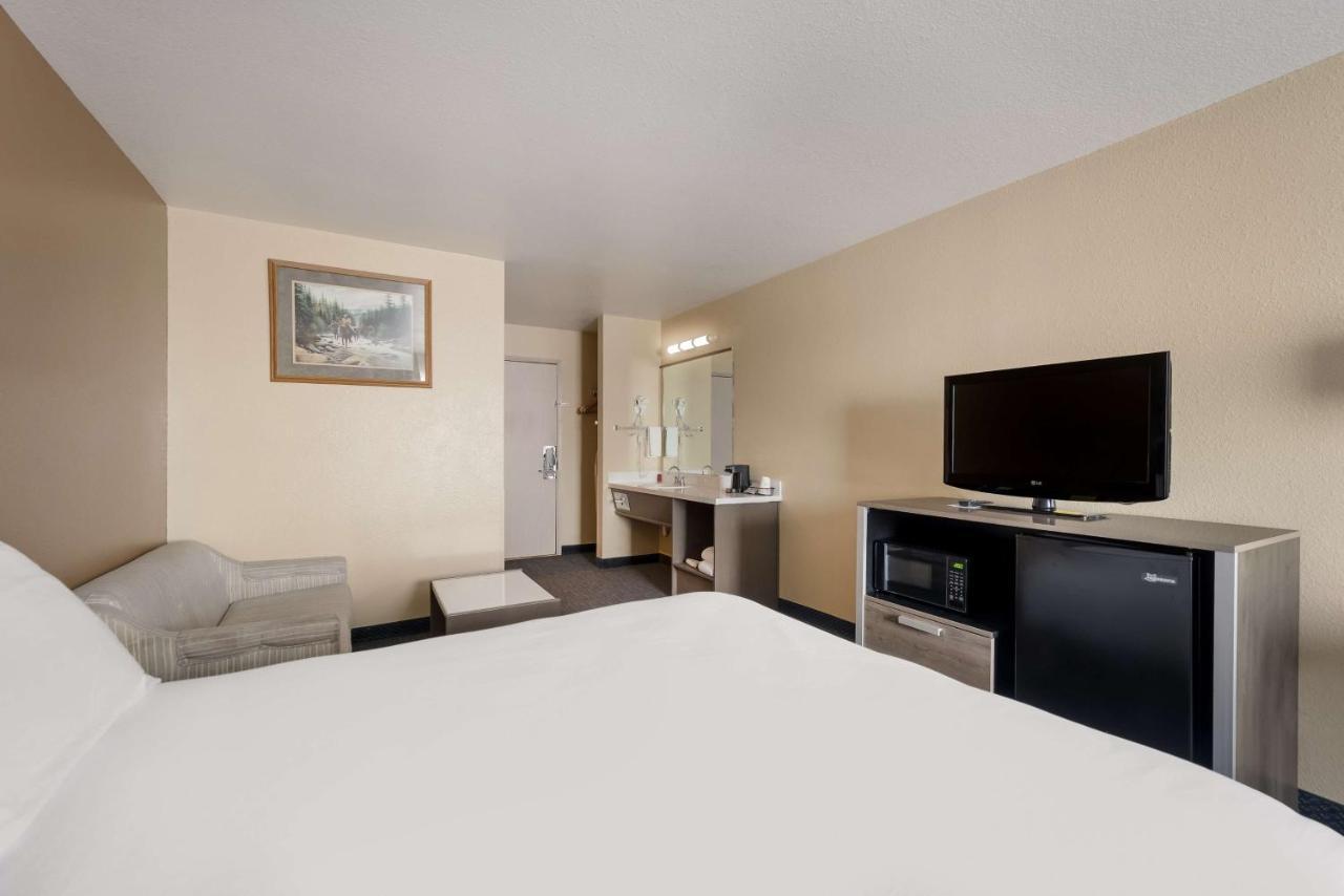 Surestay Hotel By Best Western Wells Bagian luar foto