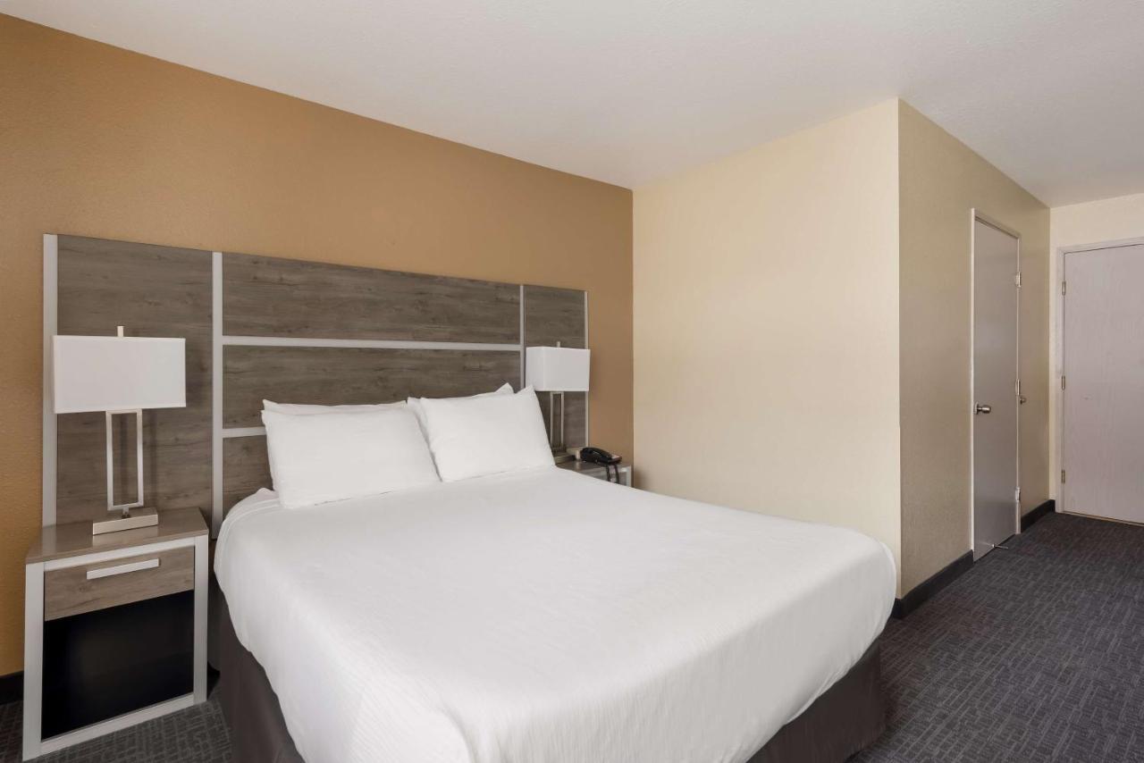 Surestay Hotel By Best Western Wells Bagian luar foto