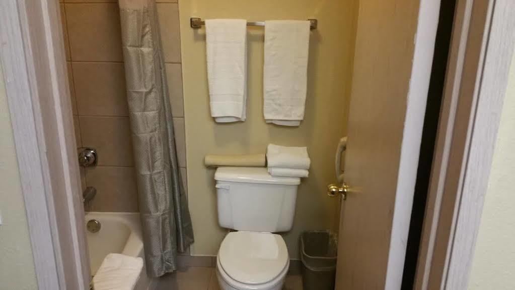Surestay Hotel By Best Western Wells Bagian luar foto
